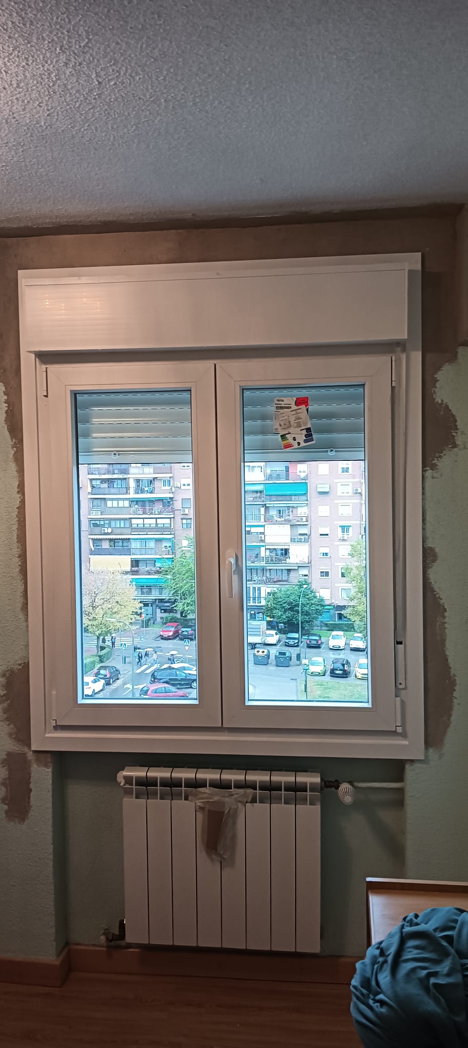 VENTANAS VIVIENDA CON EMBOCADURA DE CHAPA POR LA PARTE EXTERIOR